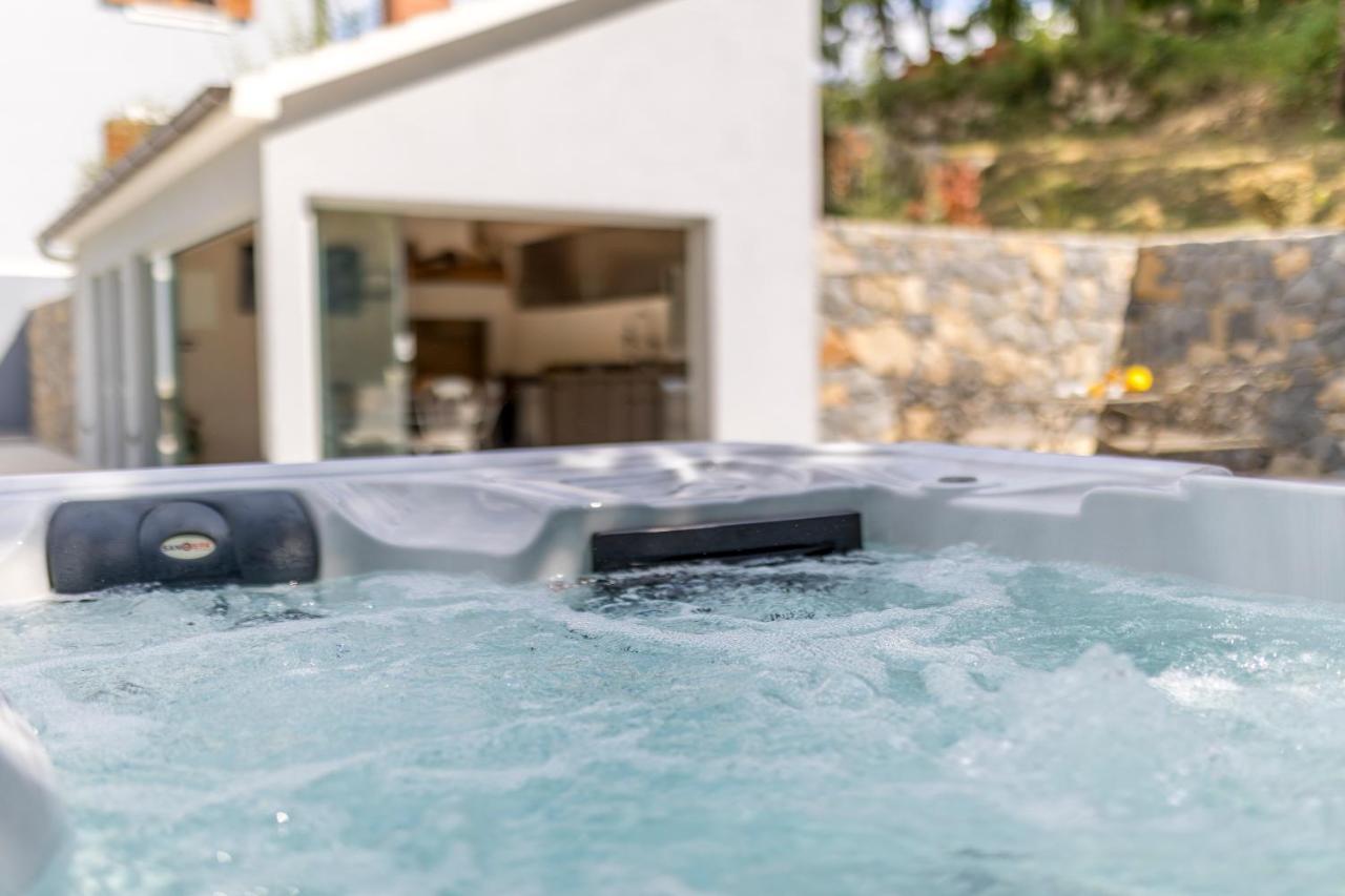 Villa Grey Stone Gata ภายนอก รูปภาพ
