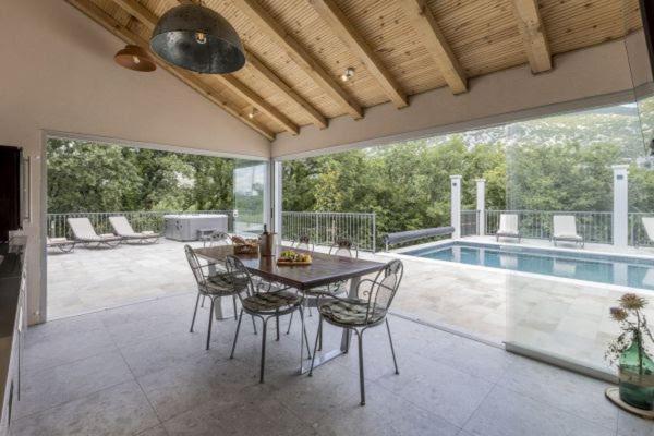 Villa Grey Stone Gata ภายนอก รูปภาพ